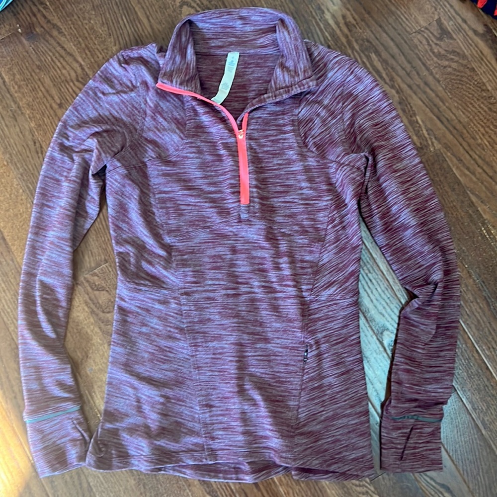 Size 6 lululemon half zip in excellent condition